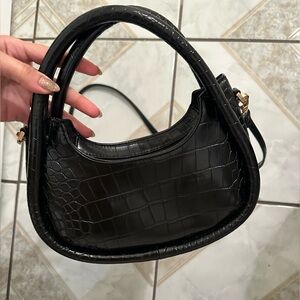 Elegant Black Crocodile-Embossed Women's Bag